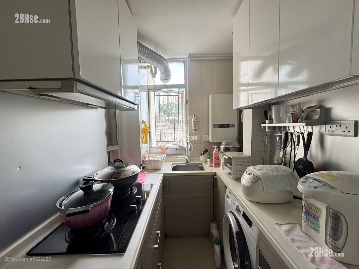 Hung Fuk Court Sell 2 Bedrooms , 1 Bathroom 407 ft² Hung Fuk Court Sell 2 Bedrooms , 1 Bathroom 407 ft²