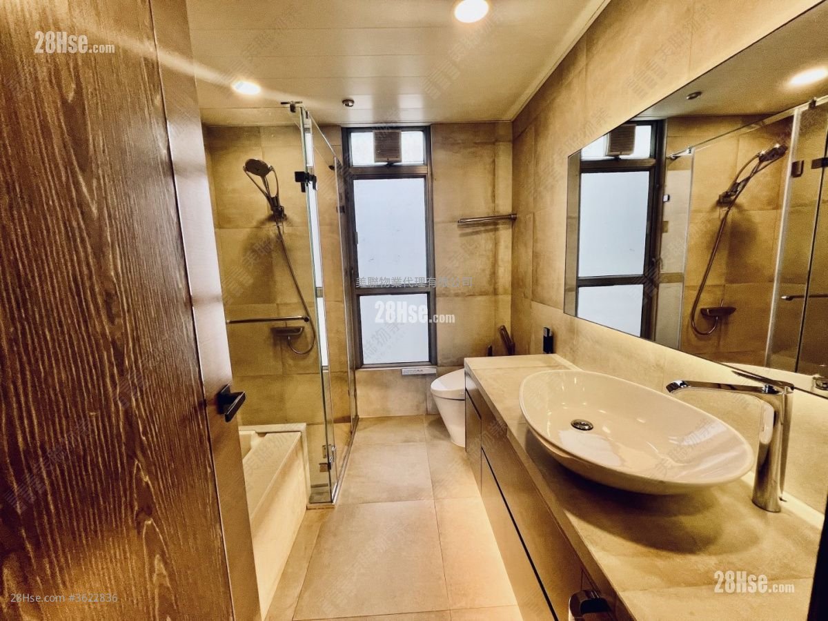 君頤峰 售盤 3 房 , 3 浴室 1,343 平方呎 君頤峰 售盤 3 房 , 3 浴室 1,343 平方呎