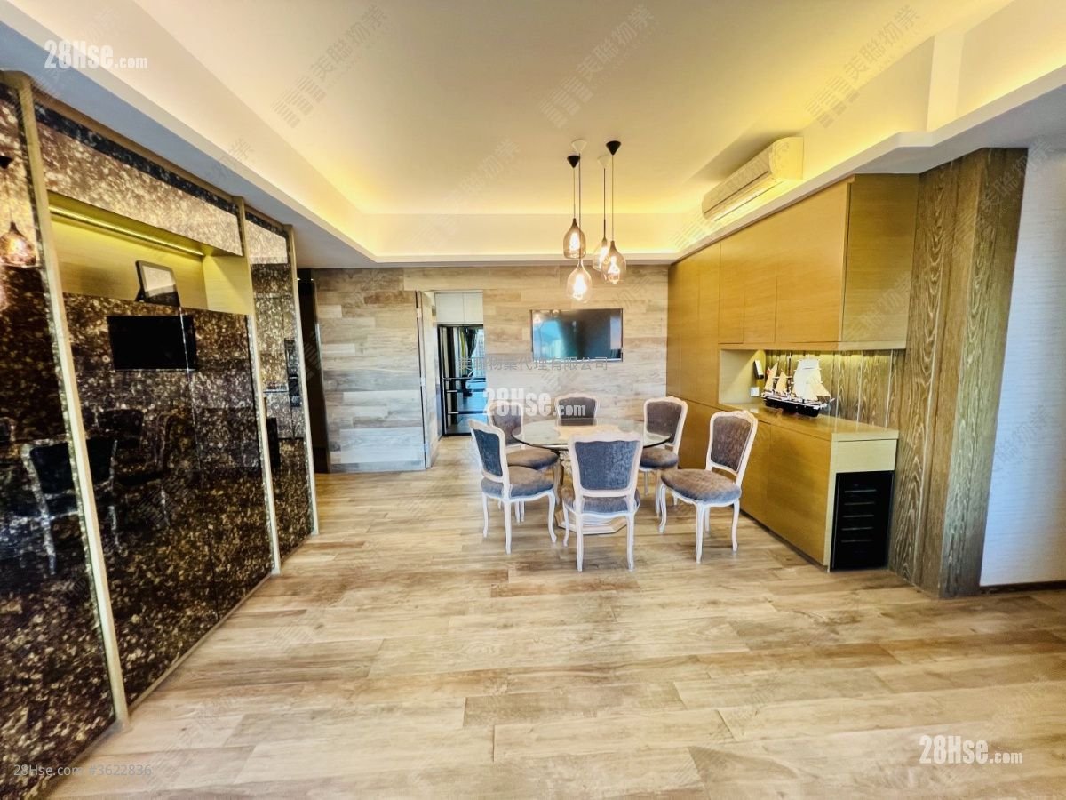 君頤峰 售盤 3 房 , 3 浴室 1,343 平方呎 君頤峰 售盤 3 房 , 3 浴室 1,343 平方呎