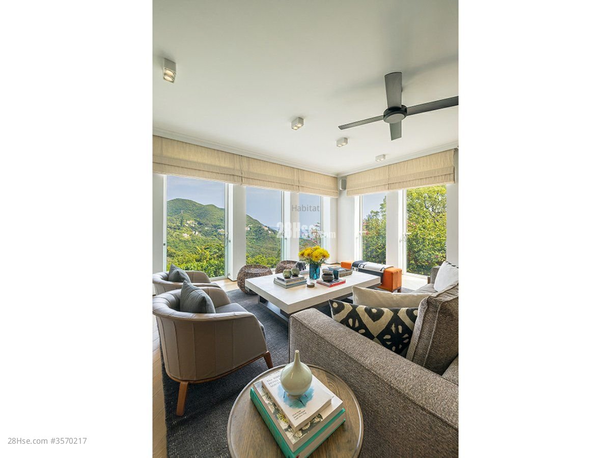 Guildford Court Sell 3 Bedrooms , 2 Bathrooms 2,053 ft² Guildford Court Sell 3 Bedrooms , 2 Bathrooms 2,053 ft²