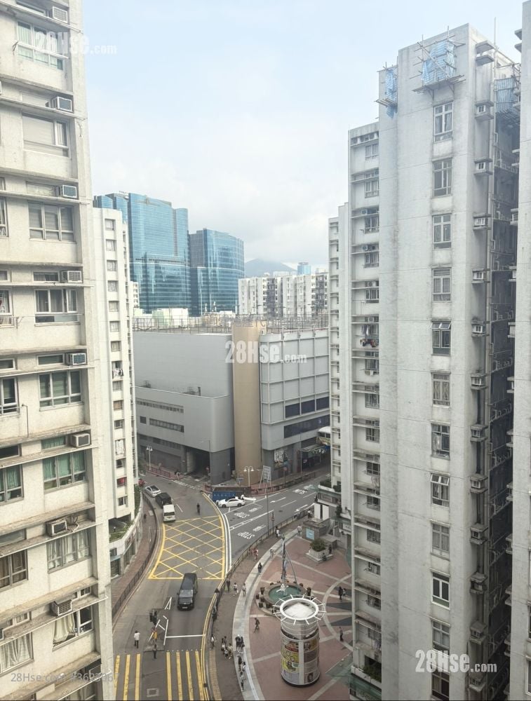 Whampoa Garden Sell 3 Bedrooms , 2 Bathrooms 729 ft² Whampoa Garden Sell 3 Bedrooms , 2 Bathrooms 729 ft²