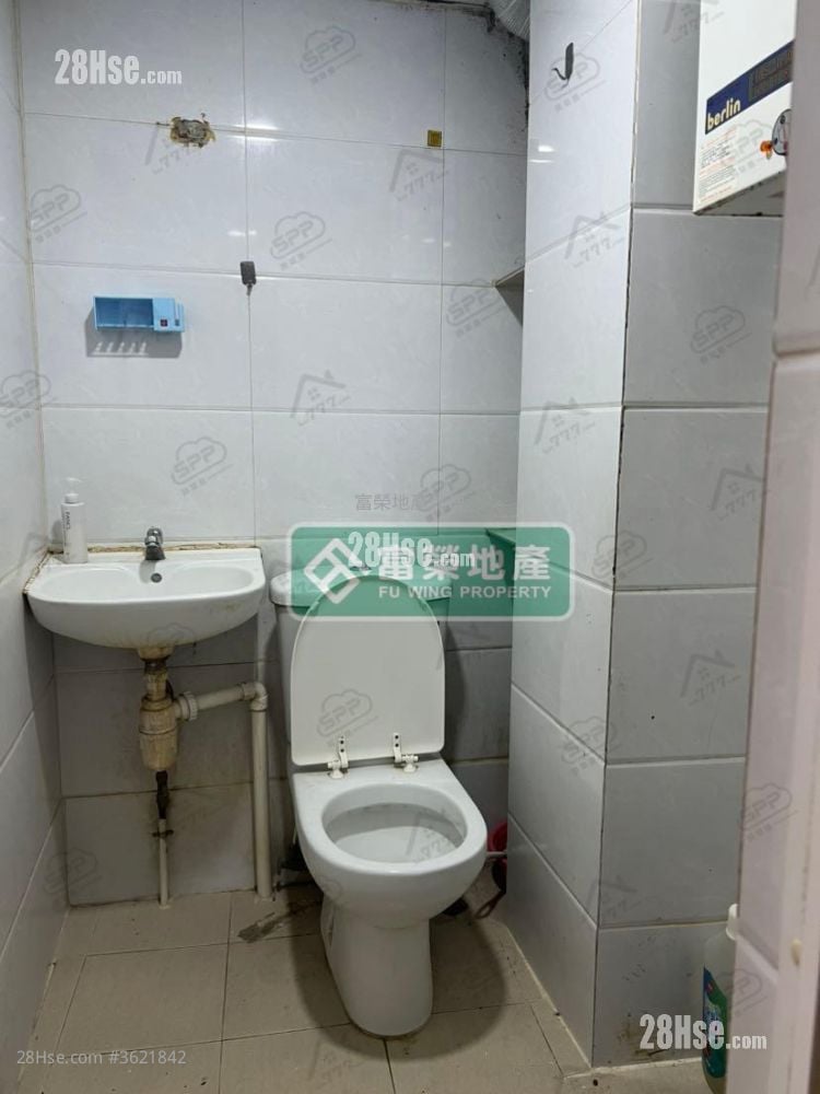 唐樓 租盤 2 房 , 1 浴室 400 平方呎 唐樓 租盤 2 房 , 1 浴室 400 平方呎