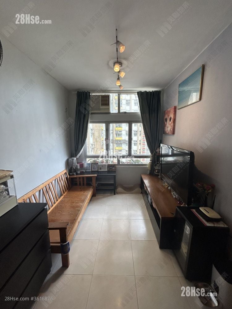 Ching Tai Court Sell 3 Bedrooms , 1 Bathroom 554 ft²