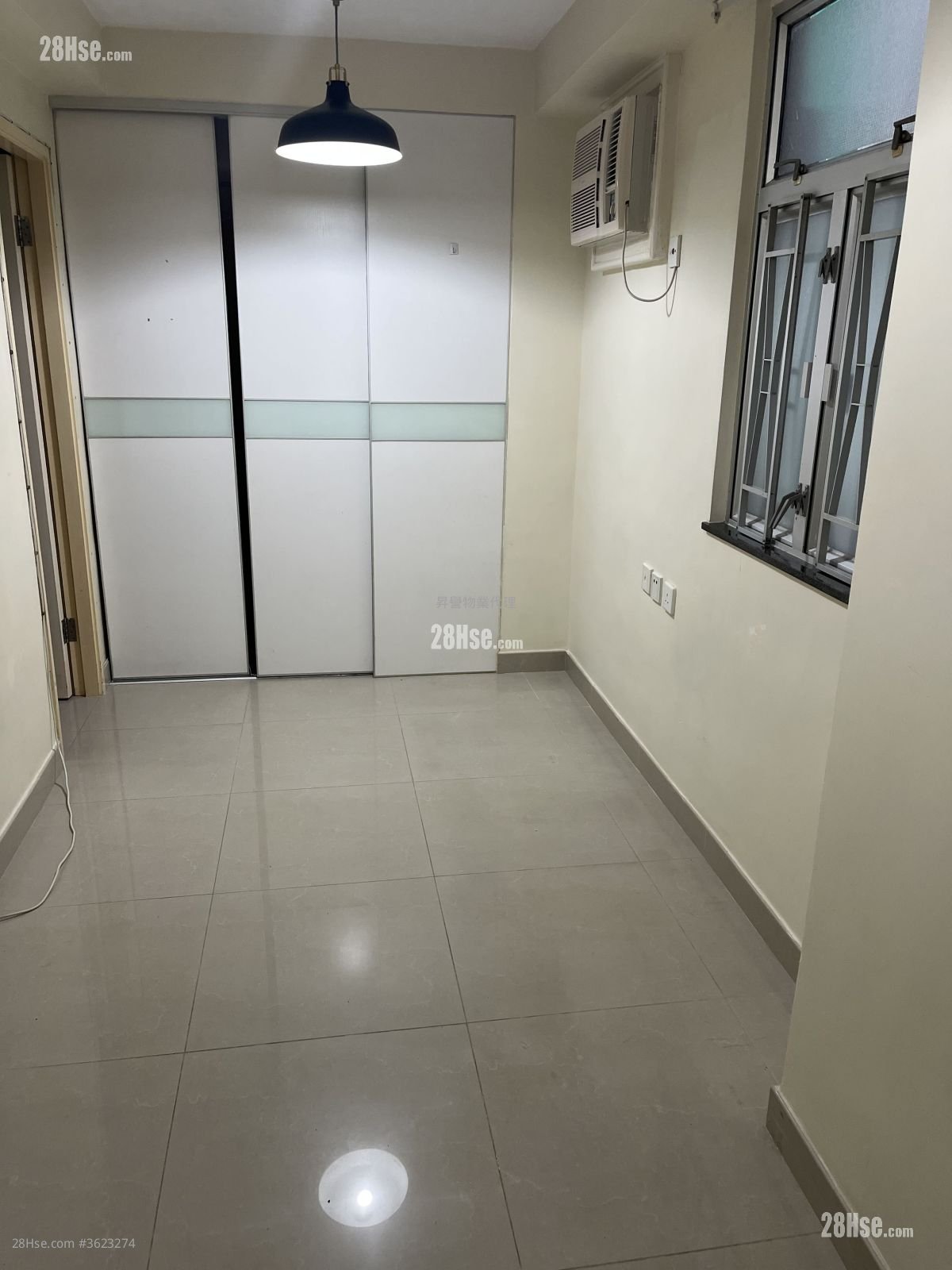 Sunshine Plaza Rental 302 ft² Sunshine Plaza Rental 302 ft²