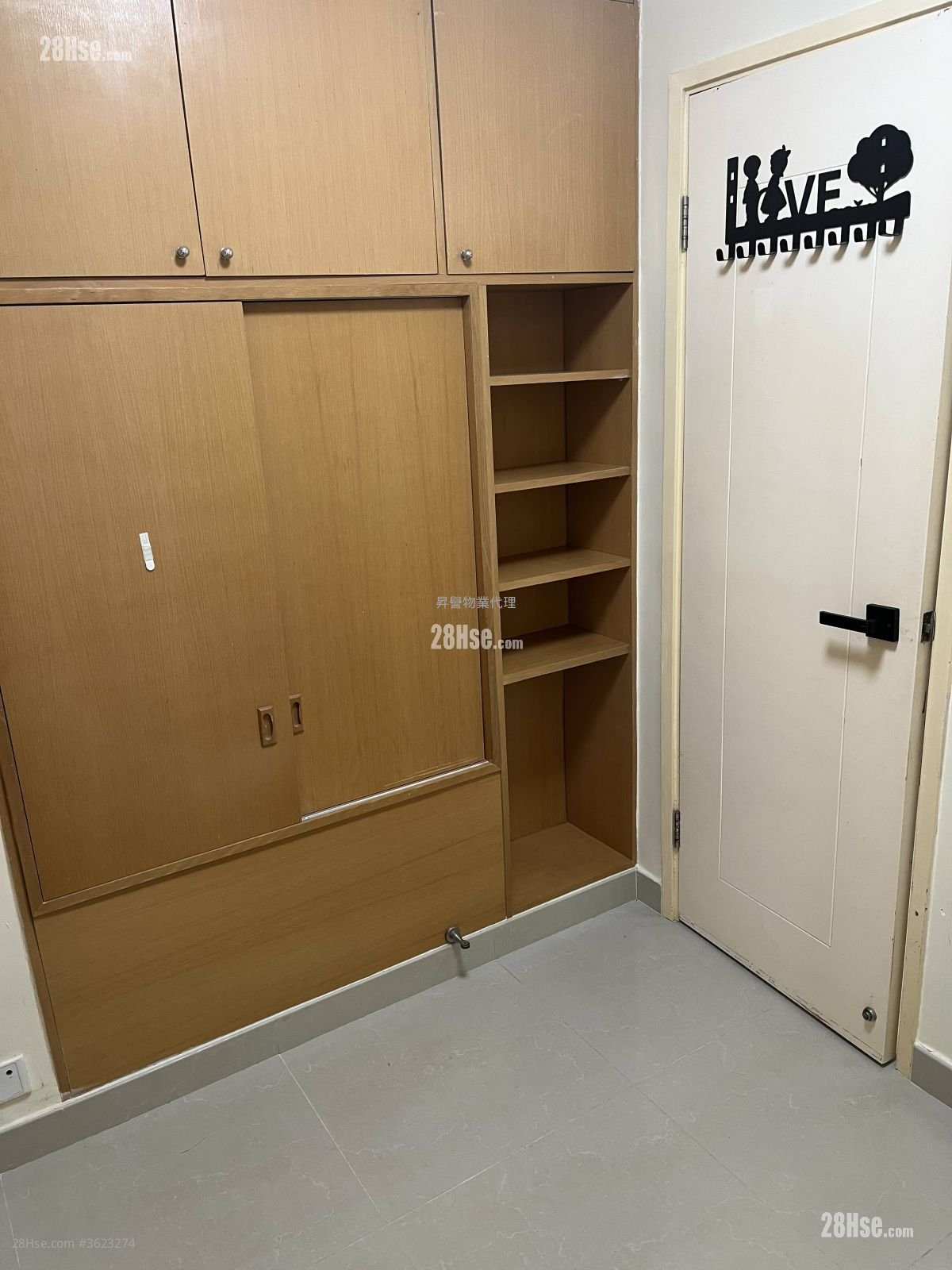 Sunshine Plaza Rental 302 ft² Sunshine Plaza Rental 302 ft²