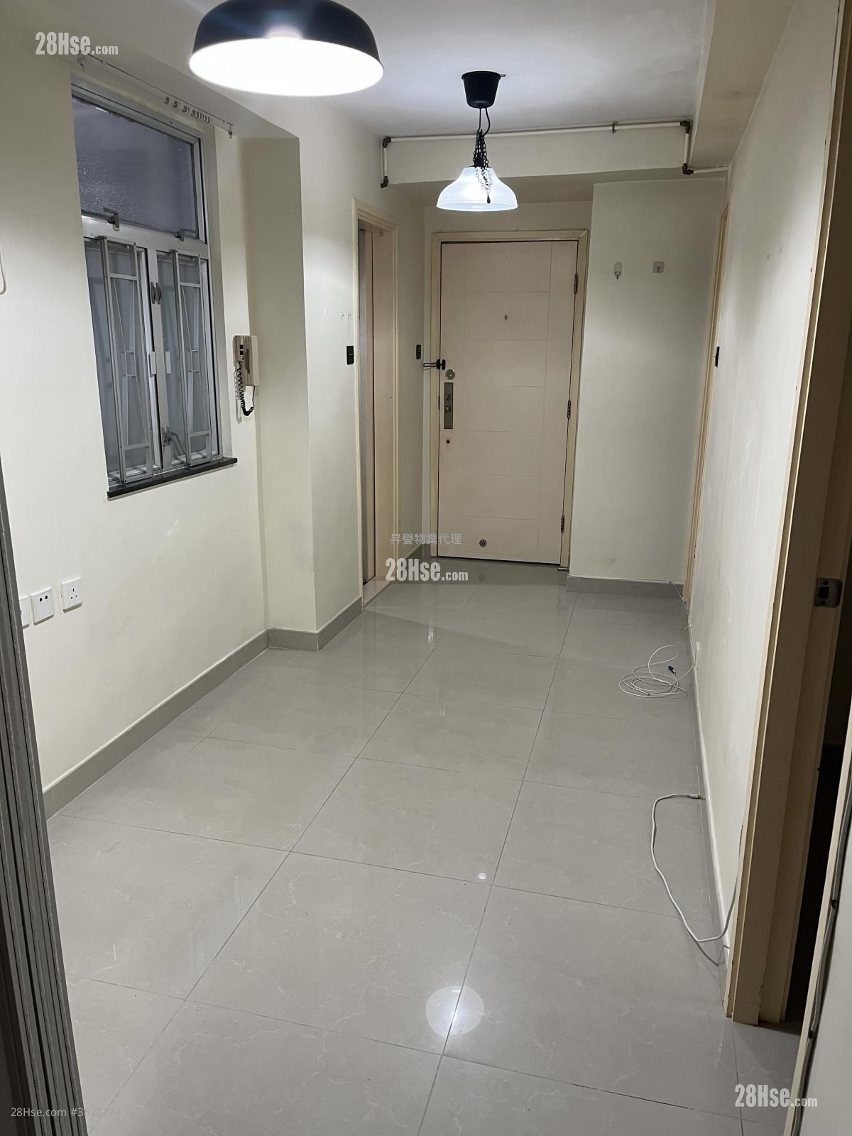 Sunshine Plaza Rental 302 ft² Sunshine Plaza Rental 302 ft²