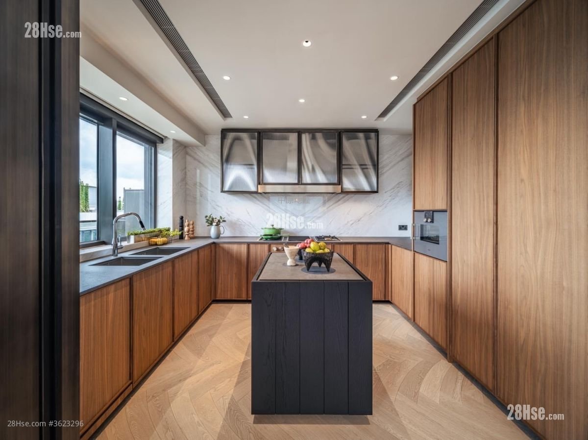 Villa Lucca Sell 4 Bedrooms 1,475 ft² Villa Lucca Sell 4 Bedrooms 1,475 ft²