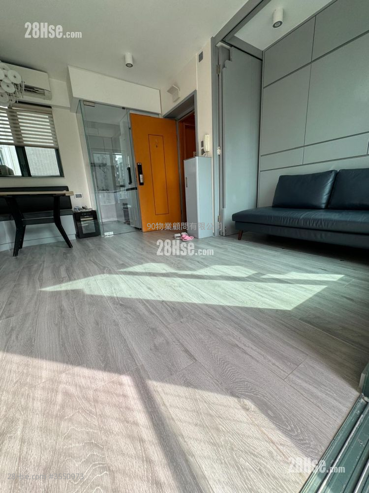 Elite Court Sell 527 ft²