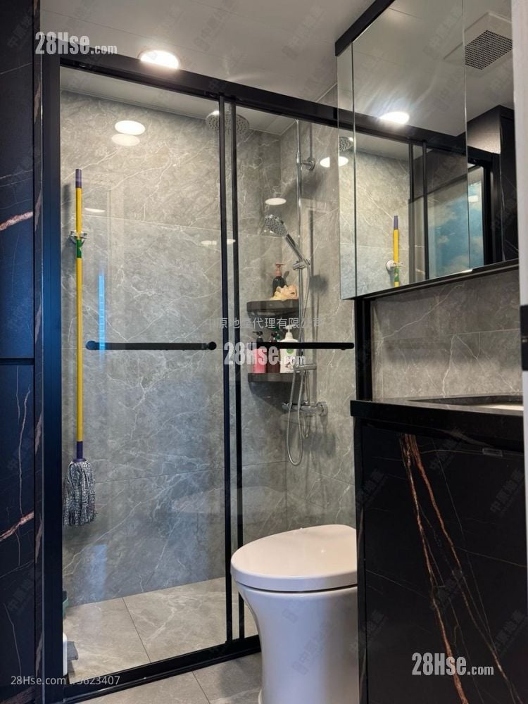 銀湖天峰 售盤 3 房 , 3 浴室 1,000 平方呎 銀湖天峰 售盤 3 房 , 3 浴室 1,000 平方呎