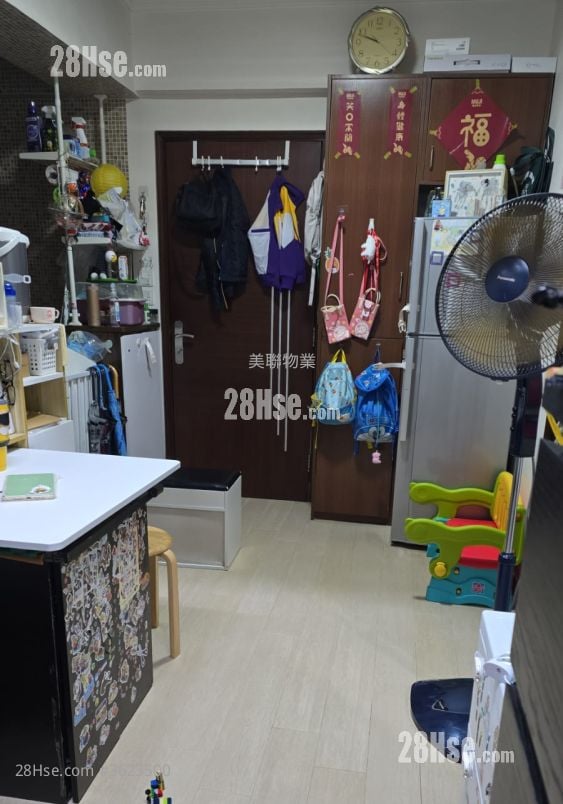 Bank Building Sell 2 Bedrooms , 1 Bathroom 374 ft² Bank Building Sell 2 Bedrooms , 1 Bathroom 374 ft²