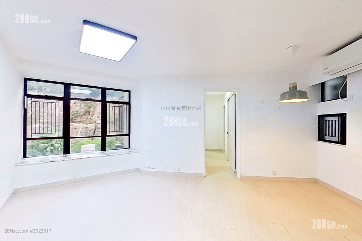 living room: Kornhill Sell 3 Bedrooms , 1 Bathroom 596 ft² living room: Kornhill Sell 3 Bedrooms , 1 Bathroom 596 ft²