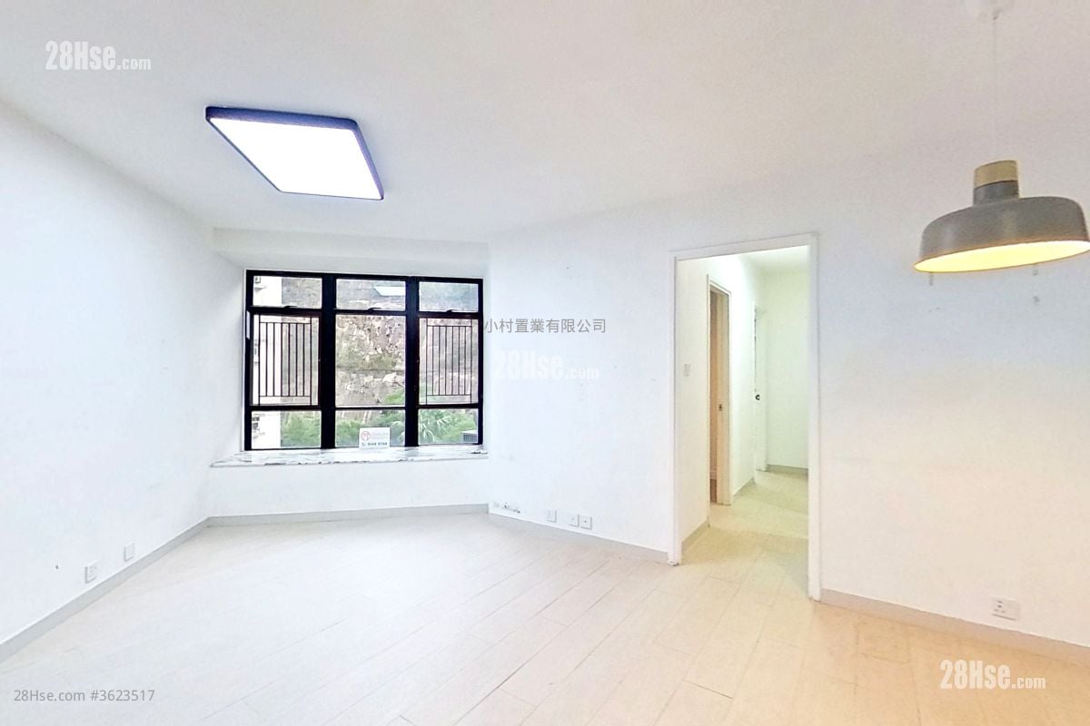 living room: Kornhill Sell 3 Bedrooms , 1 Bathroom 596 ft² living room: Kornhill Sell 3 Bedrooms , 1 Bathroom 596 ft²