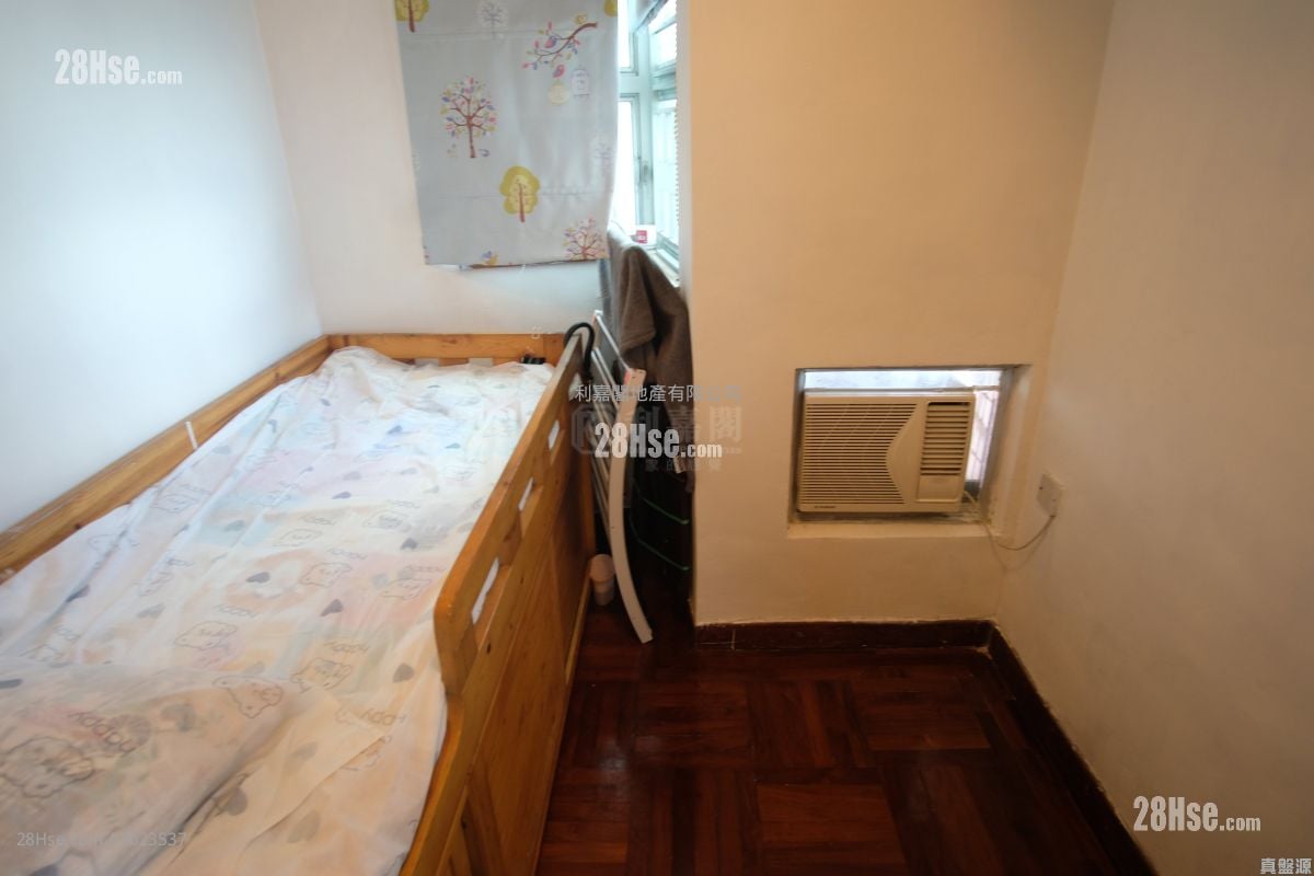 Lung Cheung Garden Sell 2 Bedrooms 369 ft² Lung Cheung Garden Sell 2 Bedrooms 369 ft²