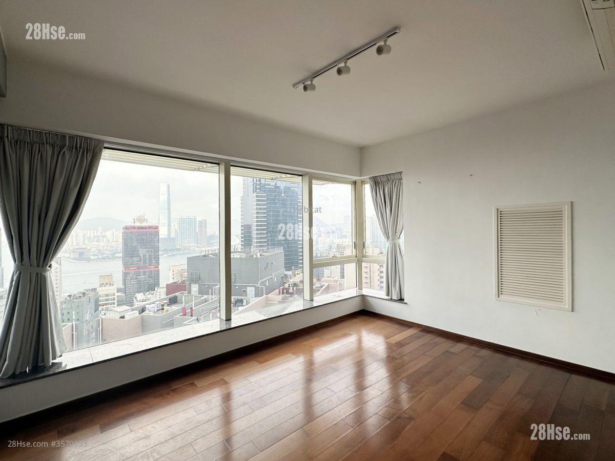 Centre Stage Sell 4 Bedrooms , 4 Bathrooms 1,325 ft² Centre Stage Sell 4 Bedrooms , 4 Bathrooms 1,325 ft²