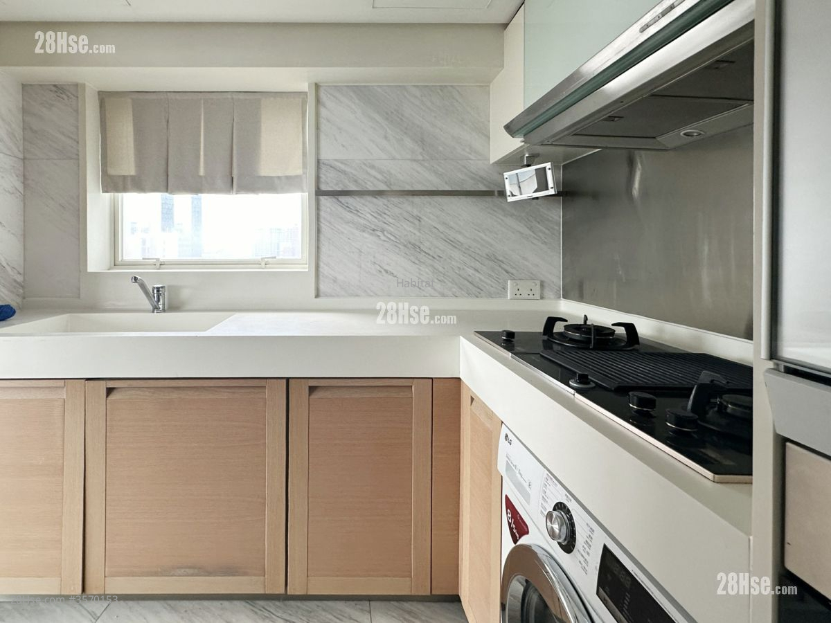 Centre Stage Sell 4 Bedrooms , 4 Bathrooms 1,325 ft² Centre Stage Sell 4 Bedrooms , 4 Bathrooms 1,325 ft²