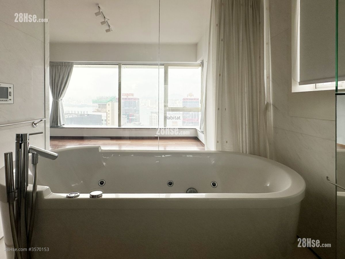 Centre Stage Sell 4 Bedrooms , 4 Bathrooms 1,325 ft² Centre Stage Sell 4 Bedrooms , 4 Bathrooms 1,325 ft²