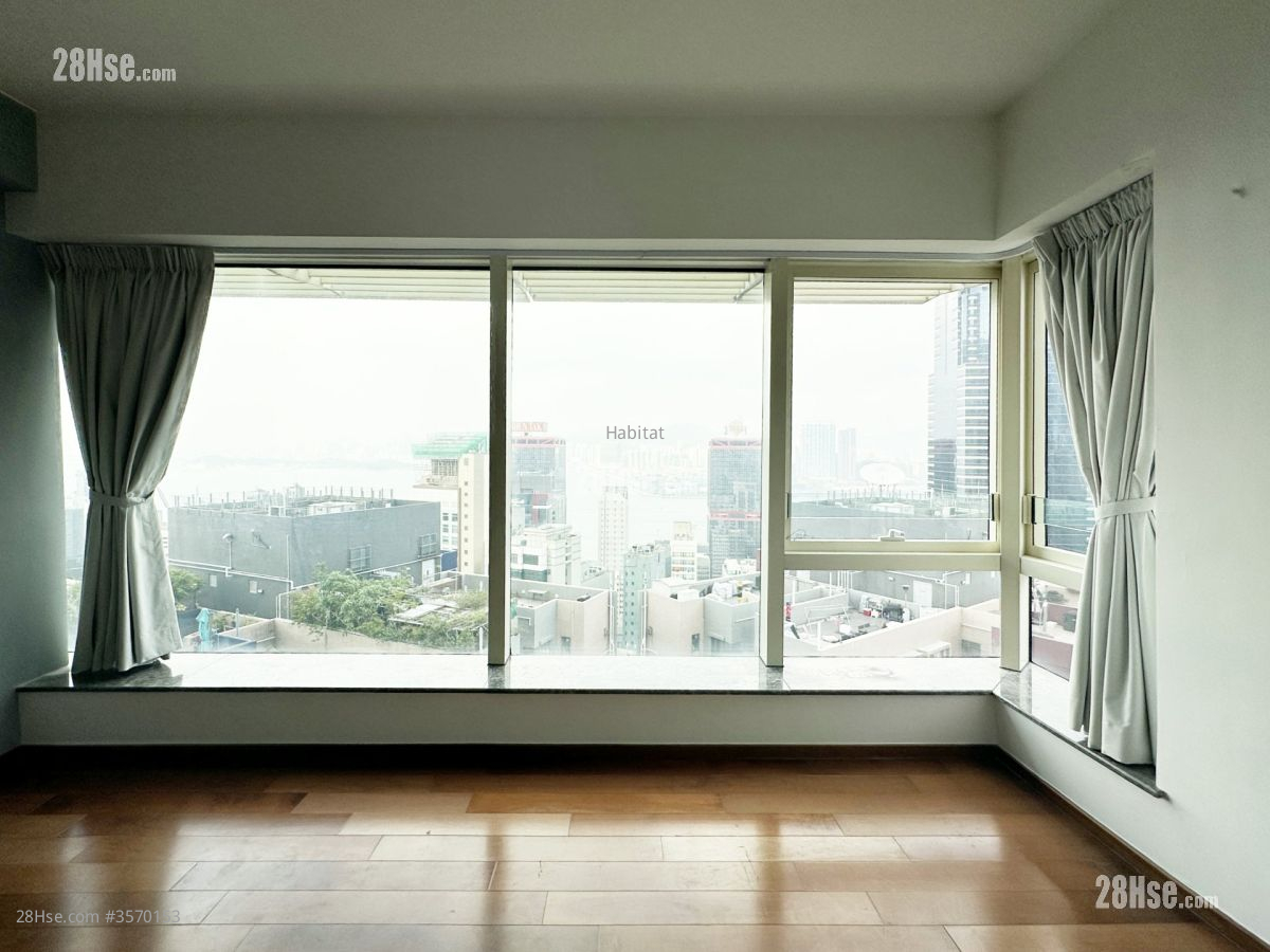 Centre Stage Sell 4 Bedrooms , 4 Bathrooms 1,325 ft² Centre Stage Sell 4 Bedrooms , 4 Bathrooms 1,325 ft²