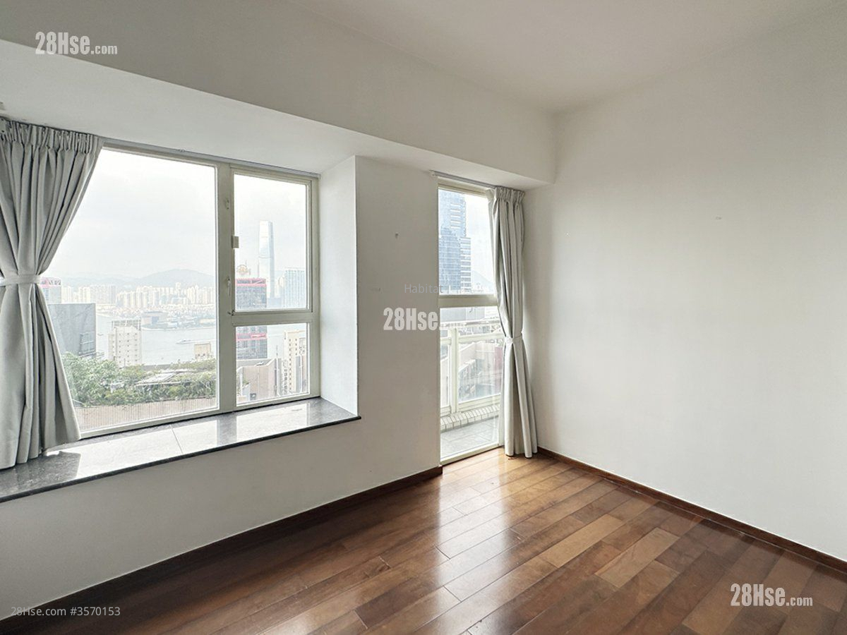 Centre Stage Sell 4 Bedrooms , 4 Bathrooms 1,325 ft² Centre Stage Sell 4 Bedrooms , 4 Bathrooms 1,325 ft²