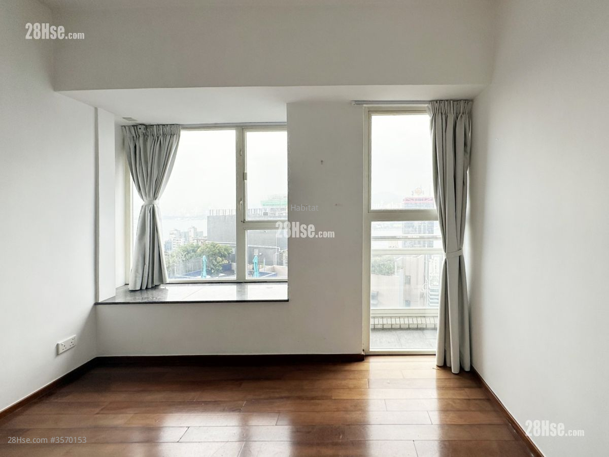 Centre Stage Sell 4 Bedrooms , 4 Bathrooms 1,325 ft² Centre Stage Sell 4 Bedrooms , 4 Bathrooms 1,325 ft²