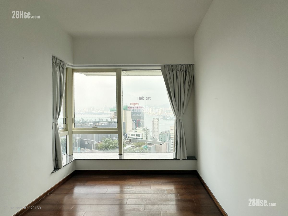 Centre Stage Sell 4 Bedrooms , 4 Bathrooms 1,325 ft² Centre Stage Sell 4 Bedrooms , 4 Bathrooms 1,325 ft²