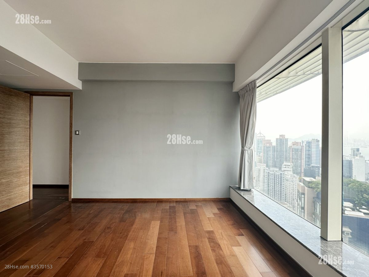 Centre Stage Sell 4 Bedrooms , 4 Bathrooms 1,325 ft² Centre Stage Sell 4 Bedrooms , 4 Bathrooms 1,325 ft²