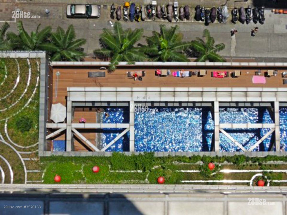 Centre Stage Sell 4 Bedrooms , 4 Bathrooms 1,325 ft² Centre Stage Sell 4 Bedrooms , 4 Bathrooms 1,325 ft²