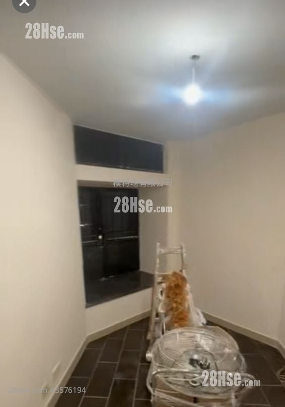 San Po Kong Plaza Rental 2 Bedrooms , 1 Bathroom 420 ft²