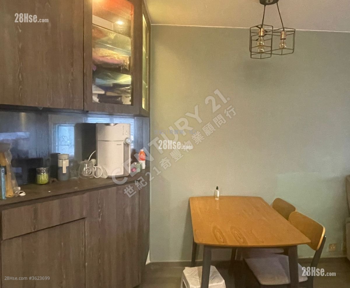 Yuk Wo Court Sell 2 Bedrooms 454 ft² Yuk Wo Court Sell 2 Bedrooms 454 ft²