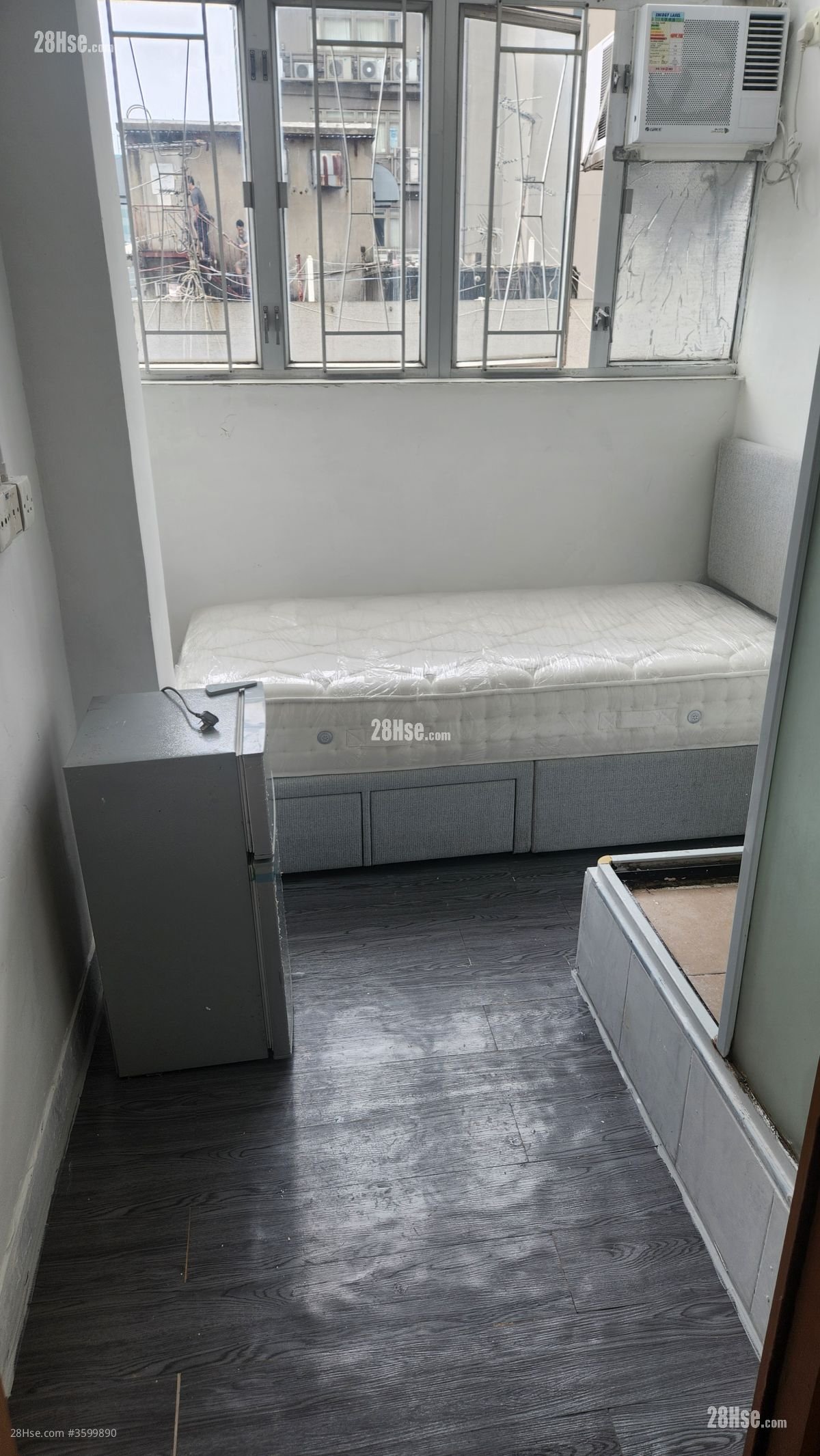 Vincent House Rental 90 ft²