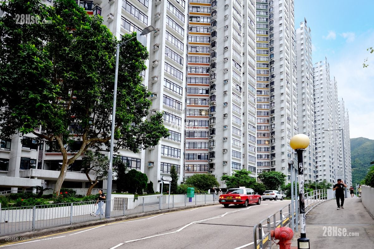 Kornhill Sell 3 Bedrooms , 1 Bathroom 596 ft² Kornhill Sell 3 Bedrooms , 1 Bathroom 596 ft²