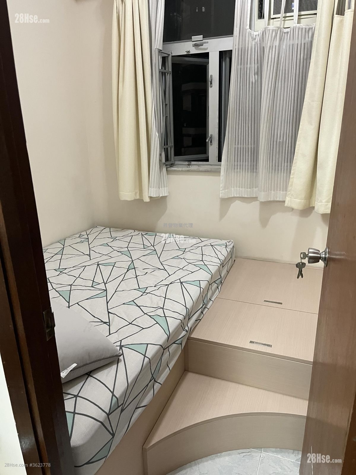 榮林大廈 租盤 2 房 270 平方呎 榮林大廈 租盤 2 房 270 平方呎