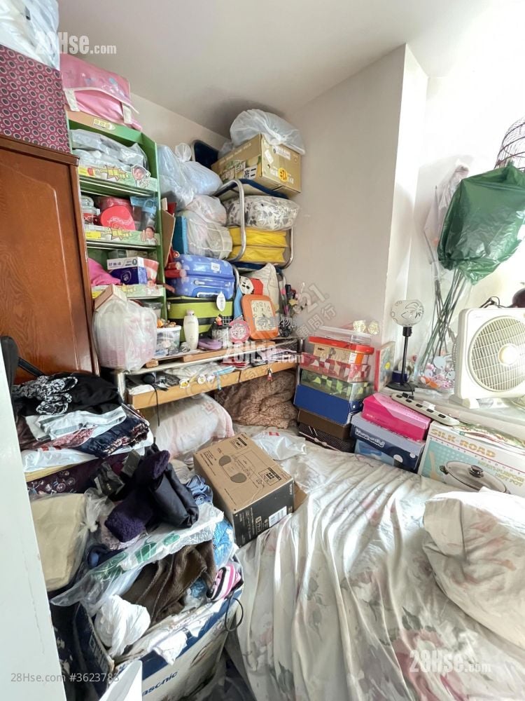 Ka Shing Court Sell 3 Bedrooms , 1 Bathroom 606 ft² Ka Shing Court Sell 3 Bedrooms , 1 Bathroom 606 ft²