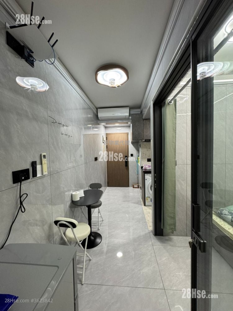 Sun King House Rental 2 Bedrooms , 1 Bathroom 471 ft²