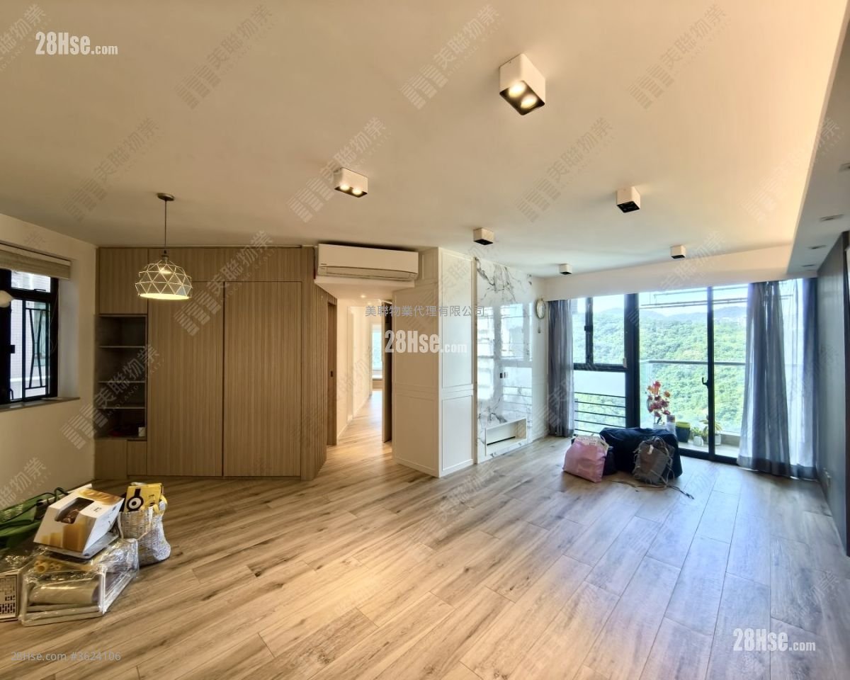 Royal Ascot Rental 3 Bedrooms , 2 Bathrooms 974 ft²