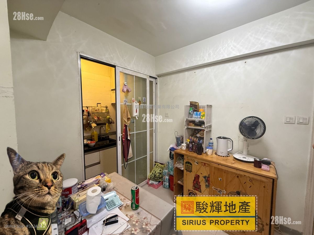 京華大廈 售盤 2 房 , 1 浴室 405 平方呎