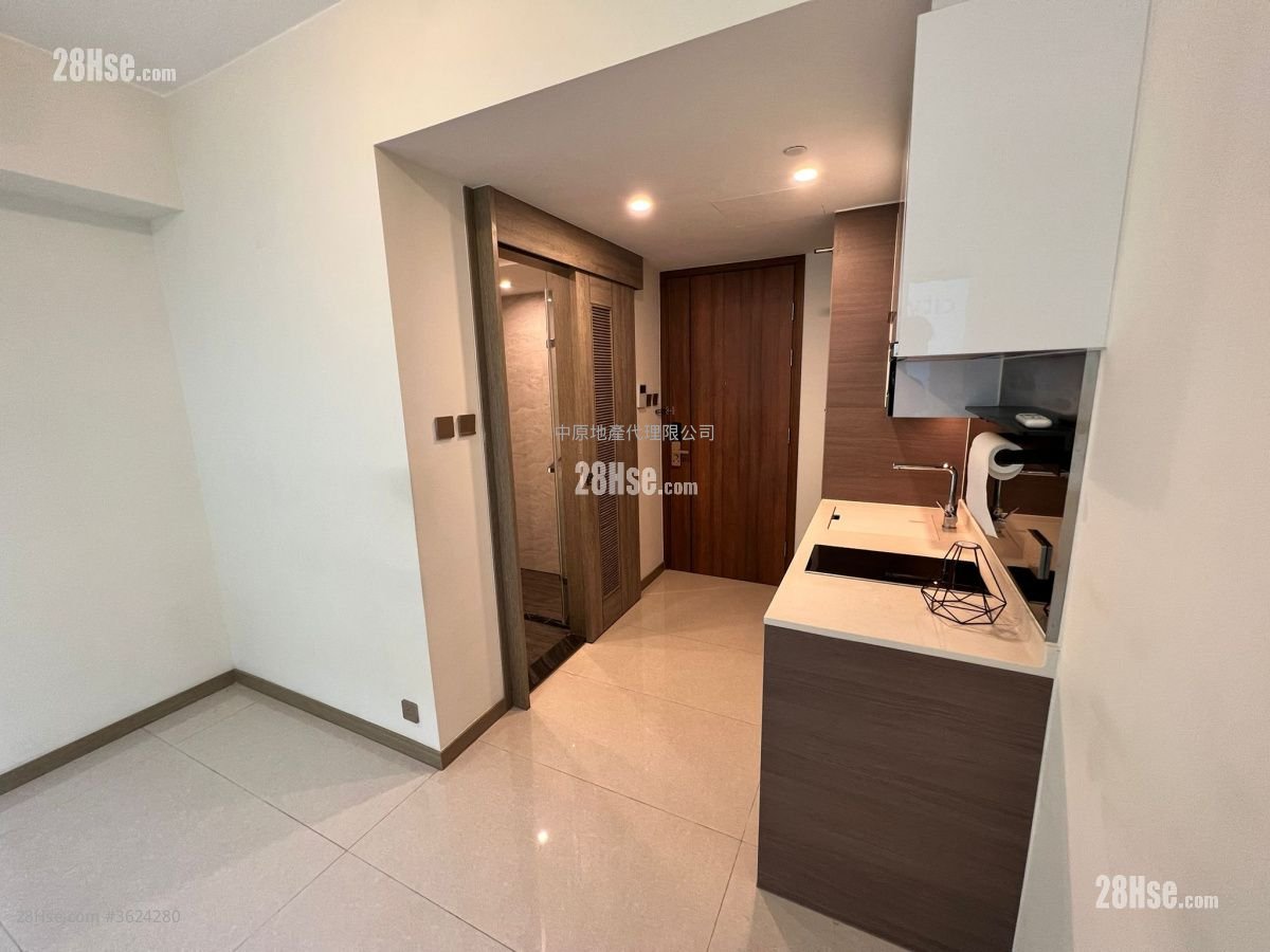 Aurora Sell Studio , 1 Bathroom 216 ft² Aurora Sell Studio , 1 Bathroom 216 ft²