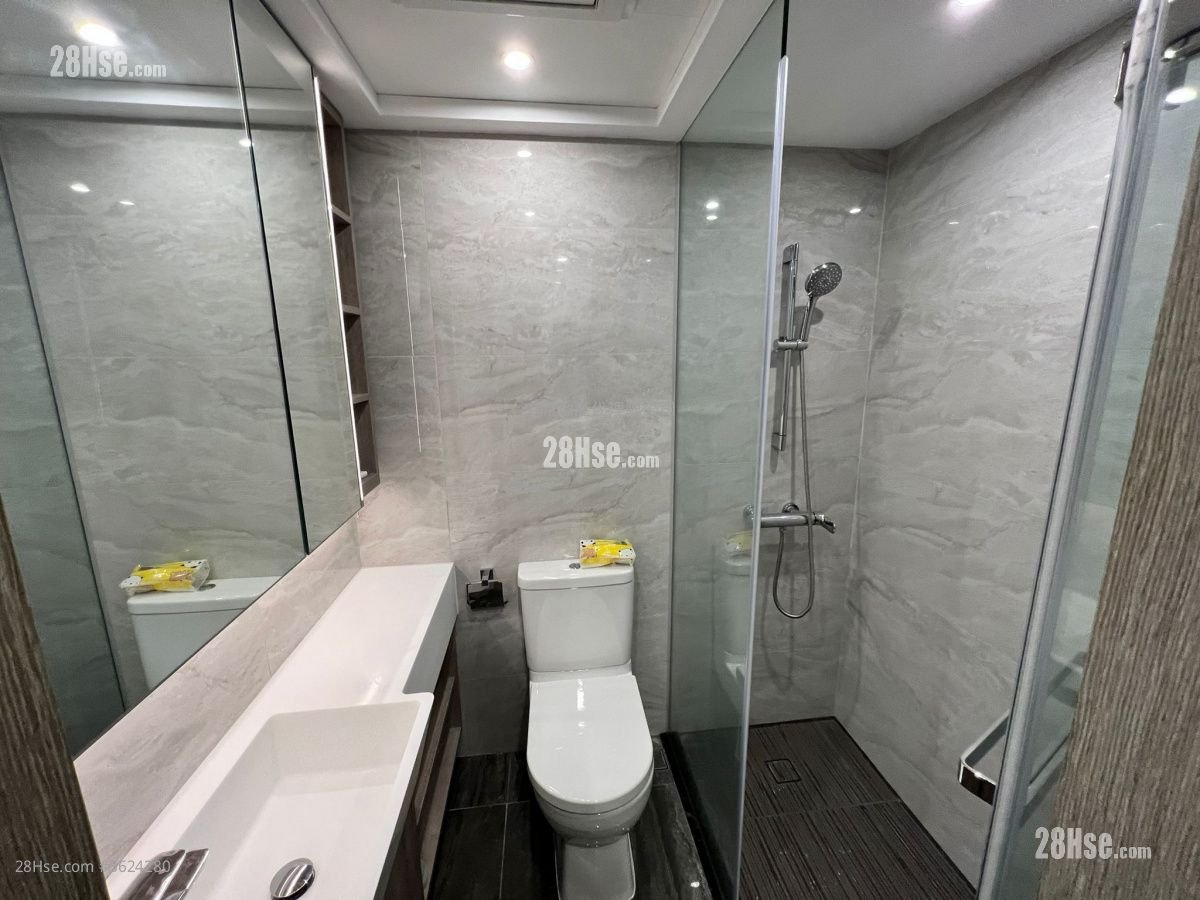 Aurora Sell Studio , 1 Bathroom 216 ft² Aurora Sell Studio , 1 Bathroom 216 ft²