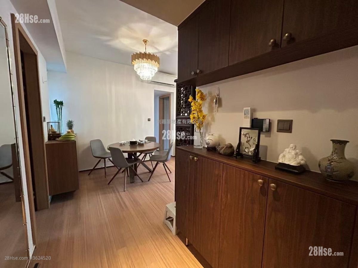 Arezzo Sell 3 Bedrooms , 2 Bathrooms 910 ft²