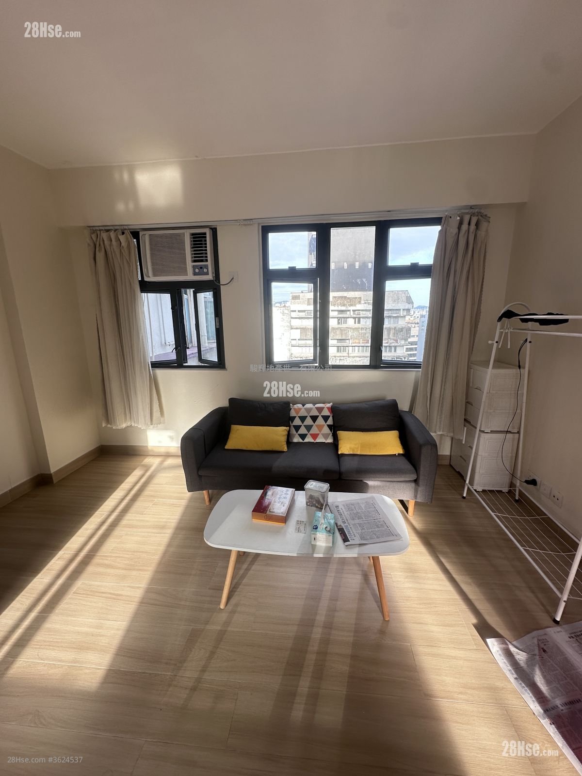 Hang Lung Bank Tsimshatsui Branch Building Rental 2 Bedrooms , 1 Bathroom 420 ft² Hang Lung Bank Tsimshatsui Branch Building Rental 2 Bedrooms , 1 Bathroom 420 ft²