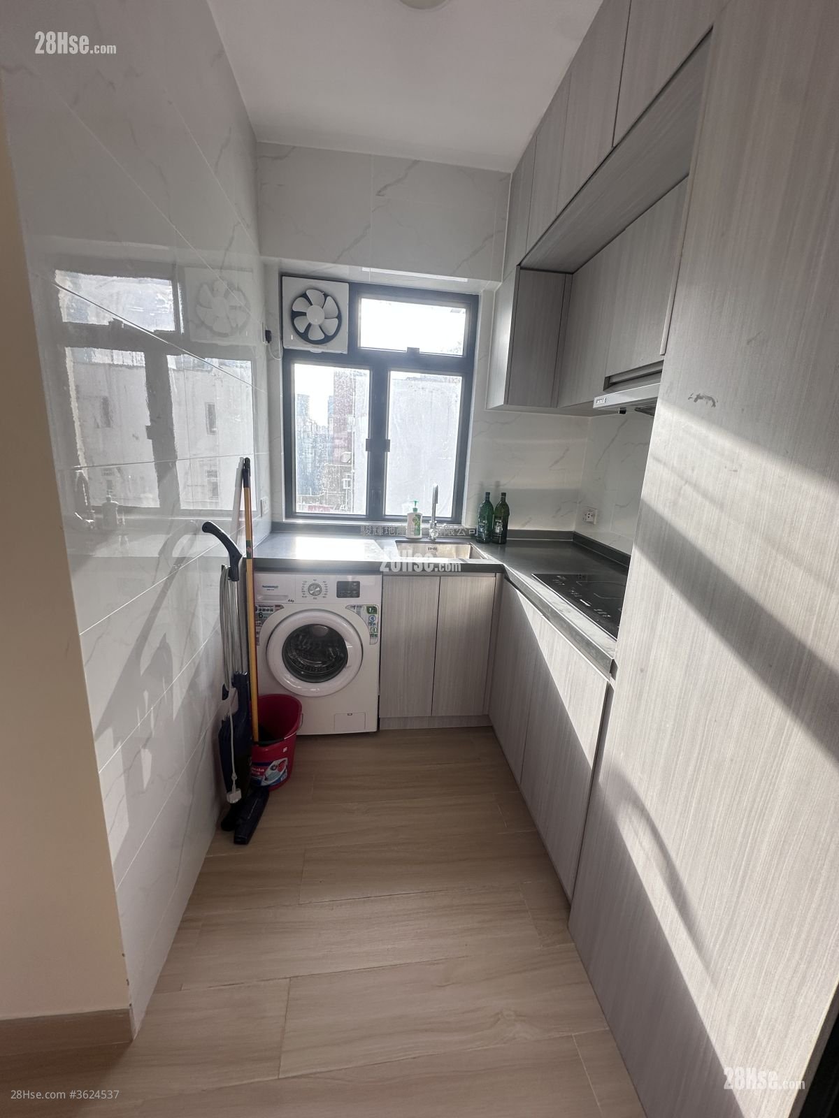 Hang Lung Bank Tsimshatsui Branch Building Rental 2 Bedrooms , 1 Bathroom 420 ft² Hang Lung Bank Tsimshatsui Branch Building Rental 2 Bedrooms , 1 Bathroom 420 ft²