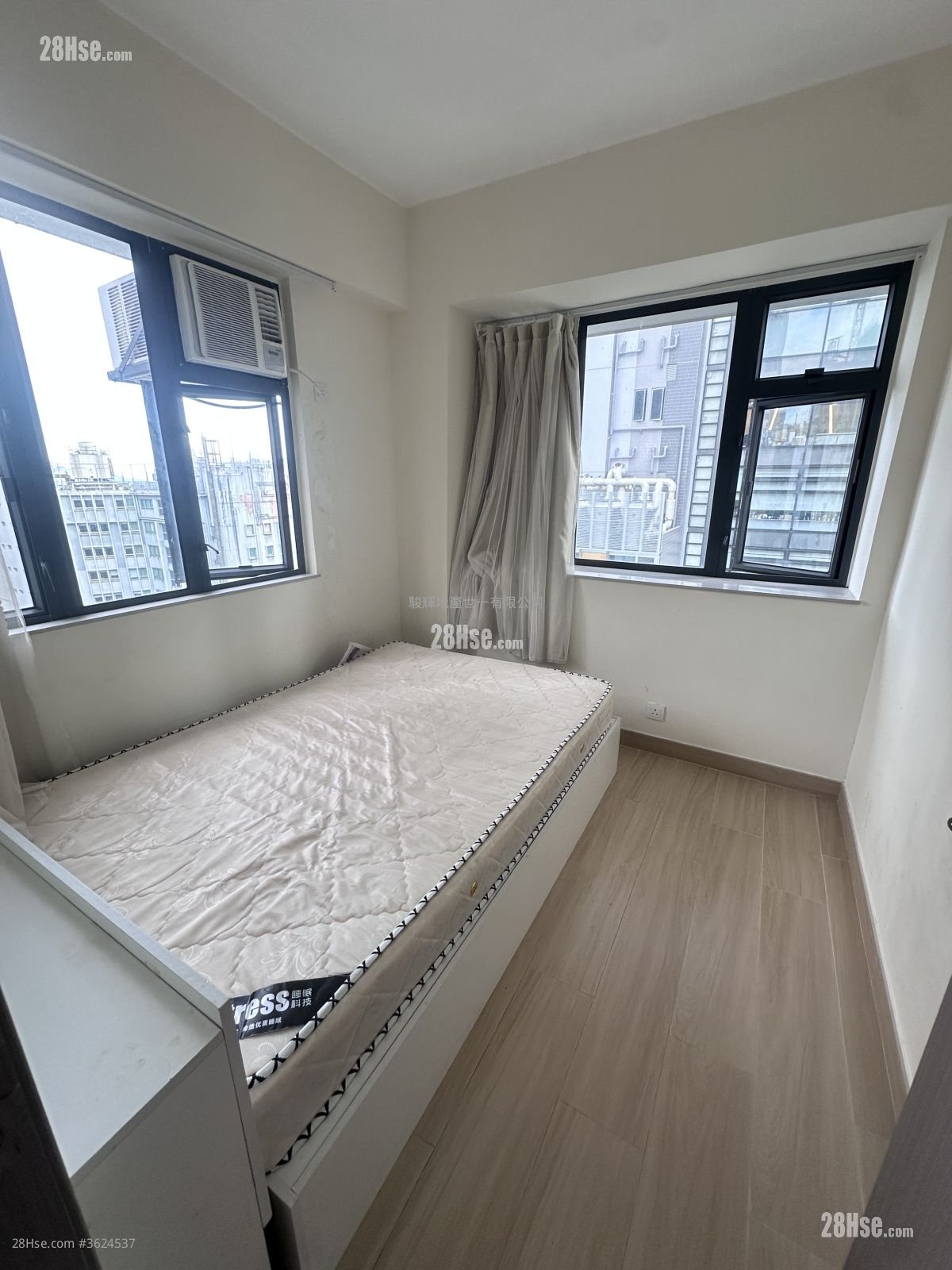 Hang Lung Bank Tsimshatsui Branch Building Rental 2 Bedrooms , 1 Bathroom 420 ft² Hang Lung Bank Tsimshatsui Branch Building Rental 2 Bedrooms , 1 Bathroom 420 ft²