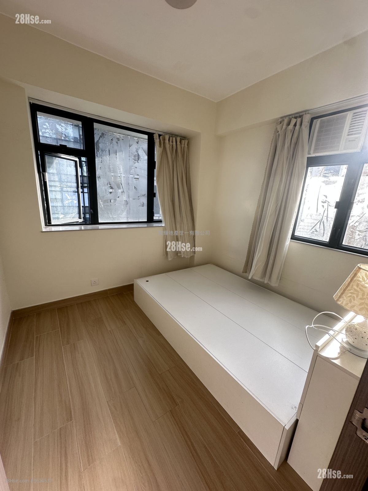 Hang Lung Bank Tsimshatsui Branch Building Rental 2 Bedrooms , 1 Bathroom 420 ft² Hang Lung Bank Tsimshatsui Branch Building Rental 2 Bedrooms , 1 Bathroom 420 ft²