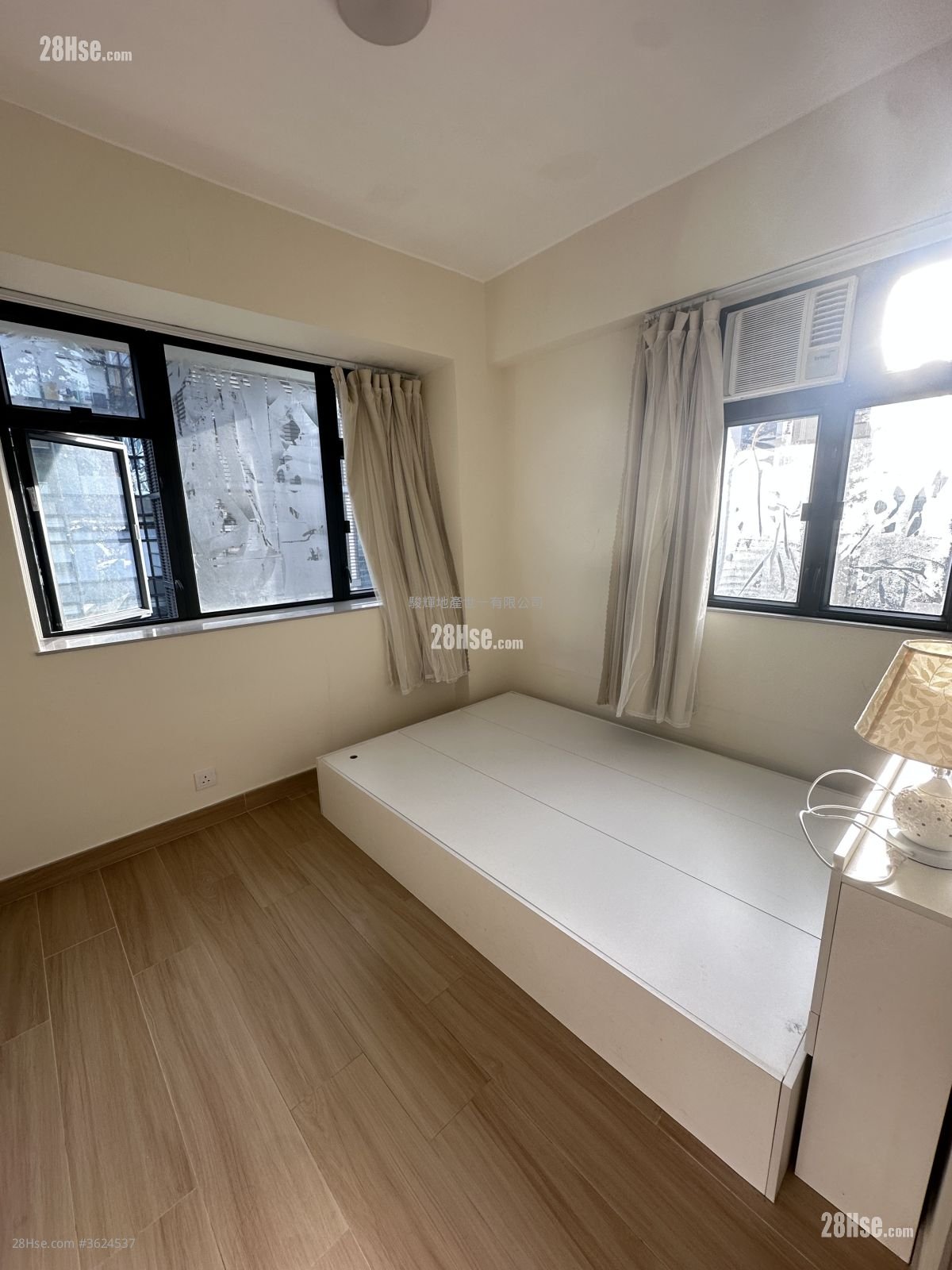 Hang Lung Bank Tsimshatsui Branch Building Rental 2 Bedrooms , 1 Bathroom 420 ft² Hang Lung Bank Tsimshatsui Branch Building Rental 2 Bedrooms , 1 Bathroom 420 ft²
