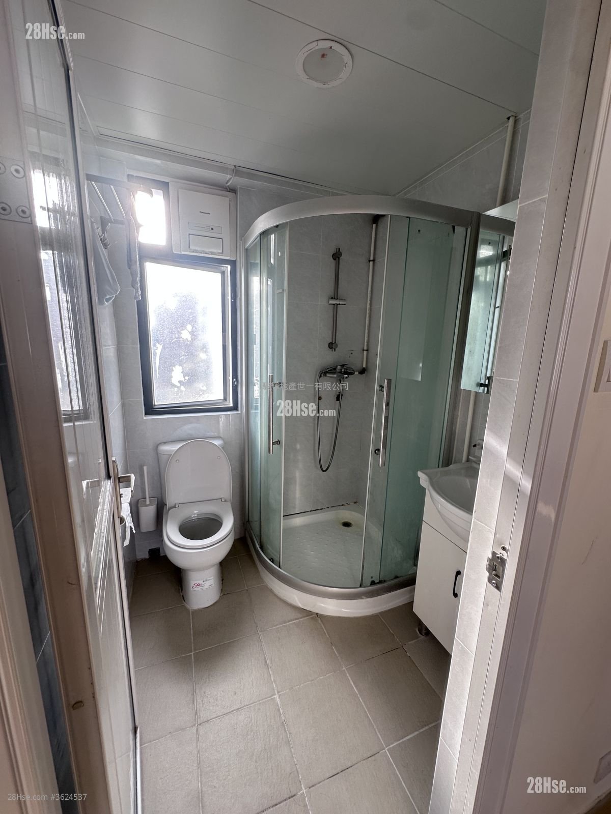 Hang Lung Bank Tsimshatsui Branch Building Rental 2 Bedrooms , 1 Bathroom 420 ft² Hang Lung Bank Tsimshatsui Branch Building Rental 2 Bedrooms , 1 Bathroom 420 ft²