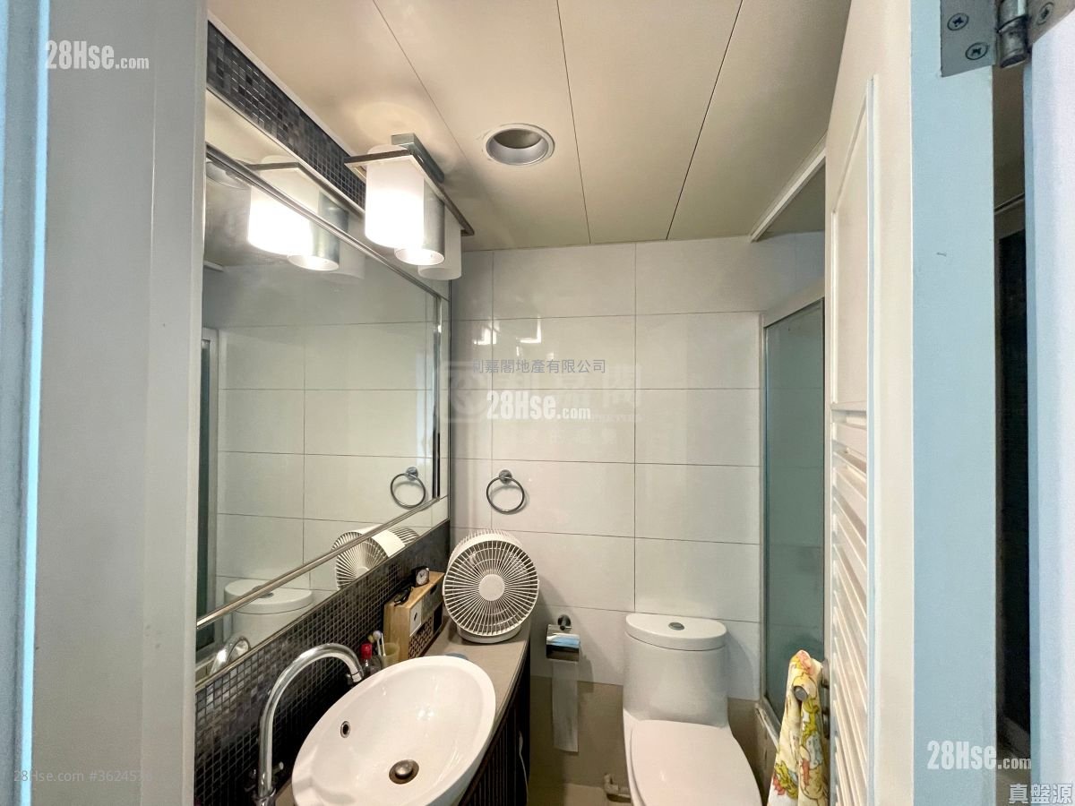 The Capitol Sell 3 Bedrooms , 2 Bathrooms 708 ft² The Capitol Sell 3 Bedrooms , 2 Bathrooms 708 ft²