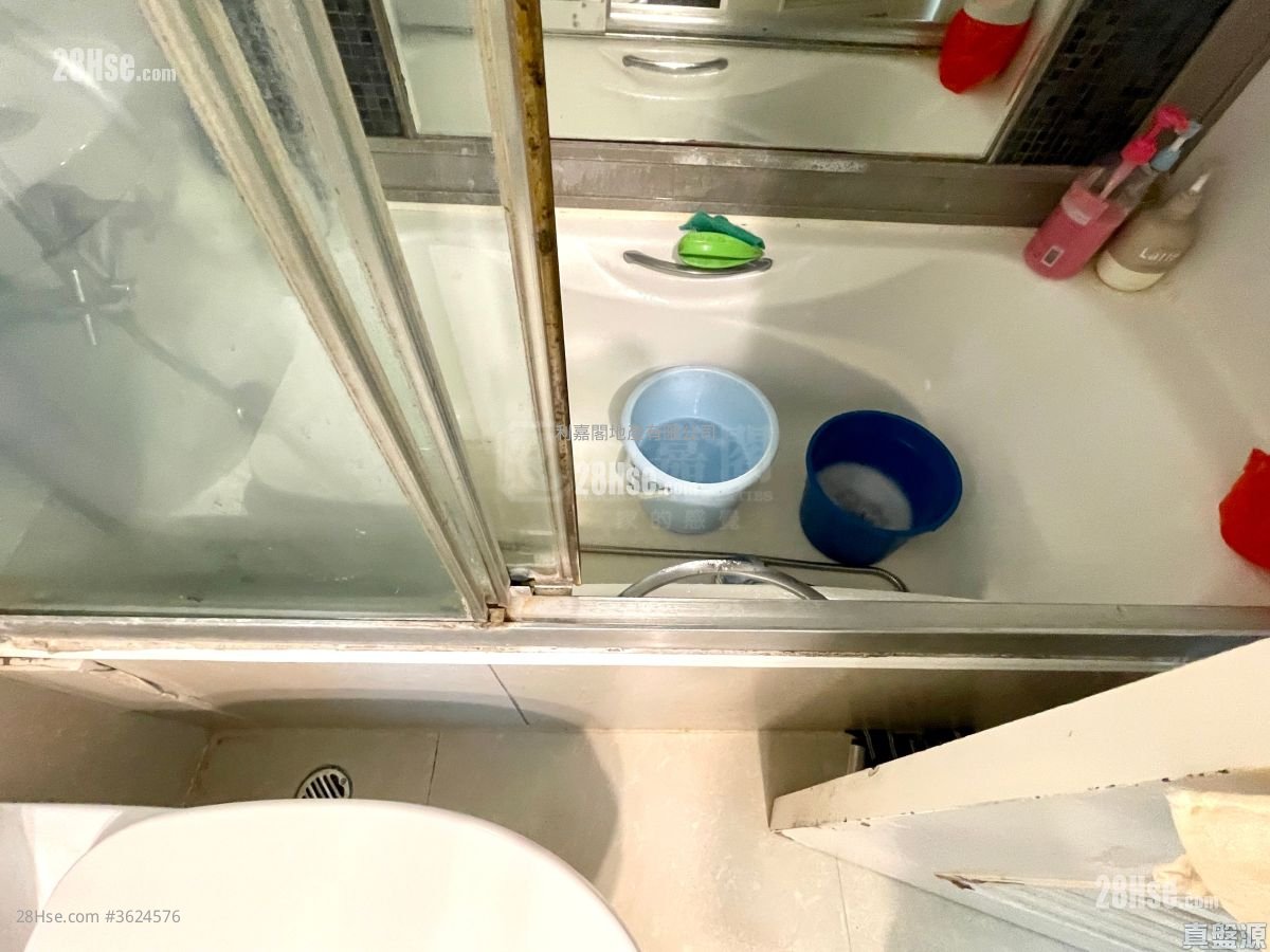 The Capitol Sell 3 Bedrooms , 2 Bathrooms 708 ft² The Capitol Sell 3 Bedrooms , 2 Bathrooms 708 ft²