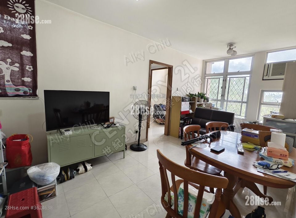 Cheong Shing Court Sell 3 Bedrooms , 2 Bathrooms 650 ft²