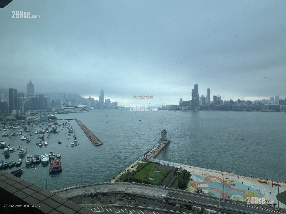 Victoria Centre Rental 4 Bedrooms , 2 Bathrooms 1,031 ft²