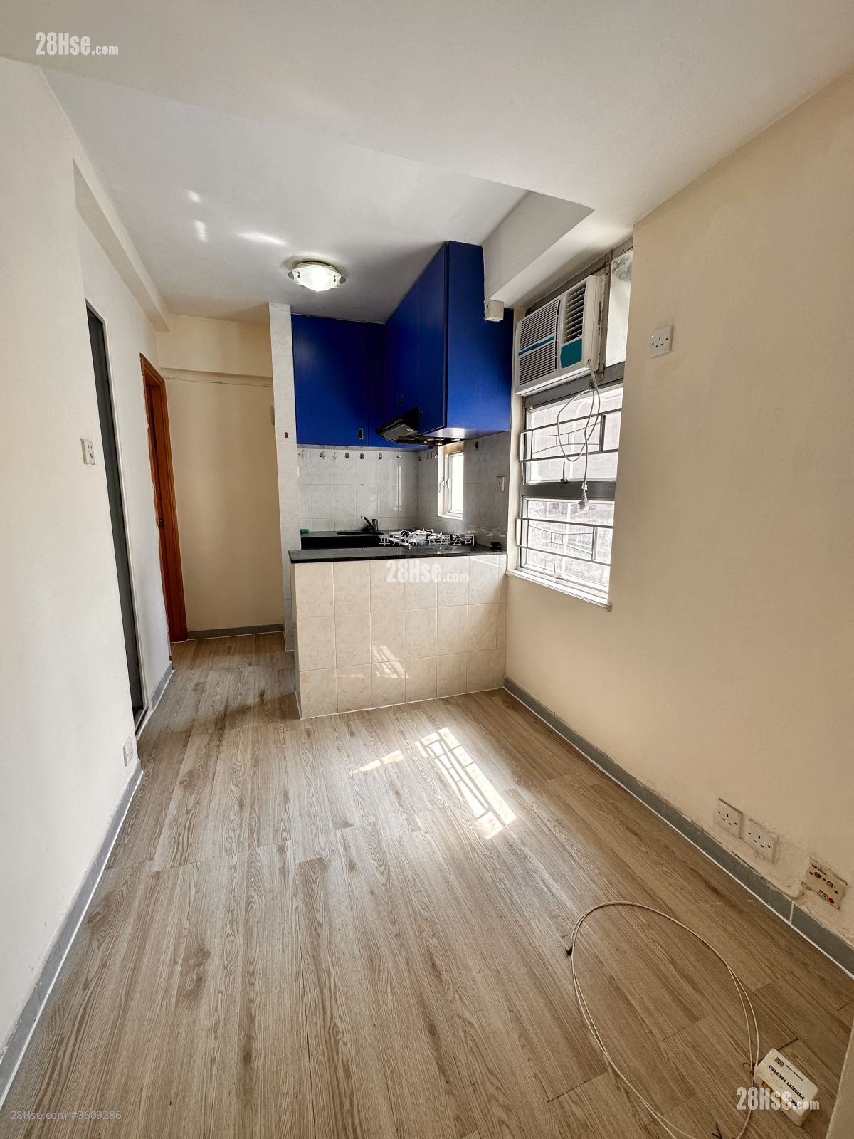 Hong Fai Building Sell 2 Bedrooms , 1 Bathroom 280 ft²