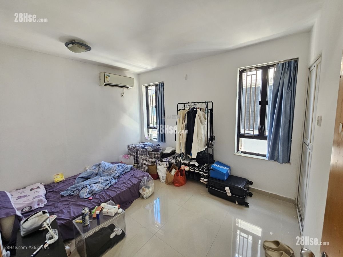 村屋 售盘 5+ 房 , 4 浴室 1,200 平方尺 村屋 售盘 5+ 房 , 4 浴室 1,200 平方尺